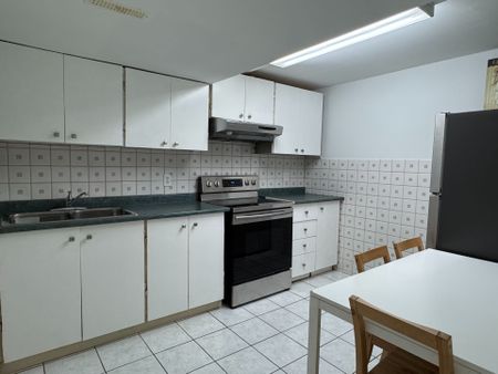 For Lease - 46 Thornbrook Court, Vaughan, Ontario - Photo 2