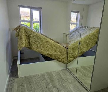 Denison Court, � Modern-bedroom Student Property, NG7 - Photo 5