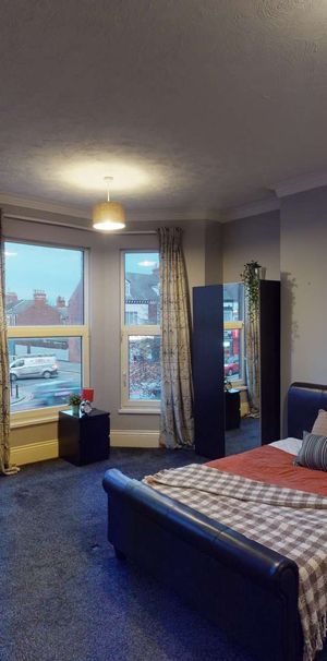 Rooms close to Hull Royal - Photo 1