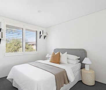 Top Floor Apartment Embracing Tranquil Leafy Vista - Entrance via Glen Avenue - Photo 2