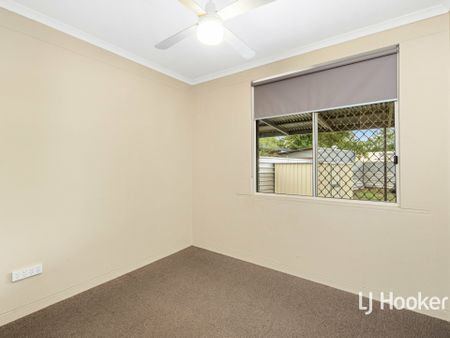 3 BEDROOM, 1 BATHROOM HOUSE IN LARAPINTA WITH SECURE FENCING - Photo 4