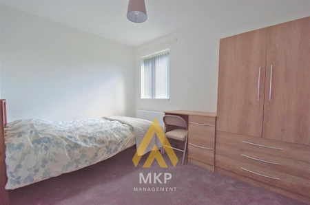 5 bedroom end of terrace house to rent - Photo 3