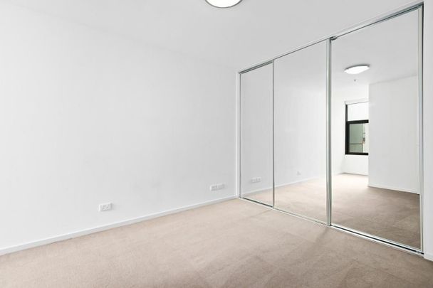 Ground floor, 2 bedroom apartment with courtyard - Photo 1