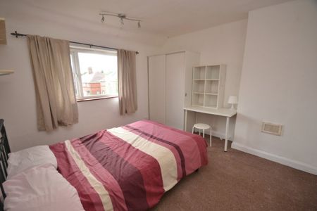 4 bed Semi-Detached House for Rent - Photo 4