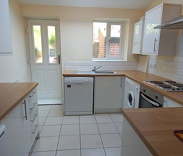 4 Bed House with 2 bathrooms - Photo 3