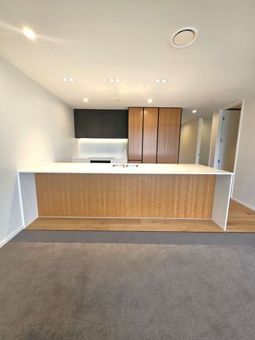 2 Bedrooms, Luxury Apartment - Photo 5