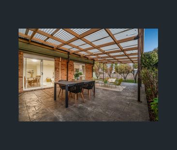 LAKESIDE ESTATE- SPACIOUS 3 BEDROOM HOME - Photo 3