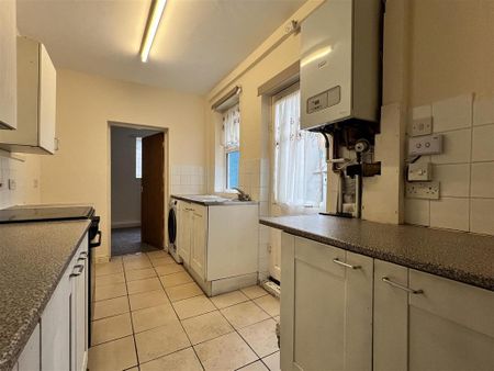 2 bedroom ground floor flat to rent - Photo 4
