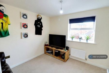 4 bedroom terraced house to rent - Photo 3