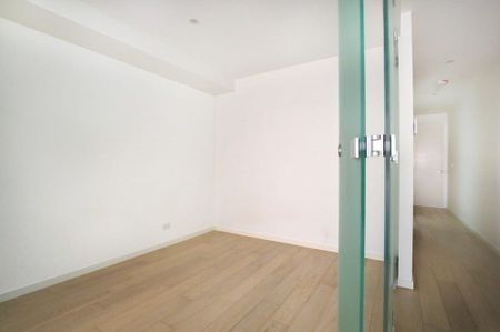 Modern One Bedroom Apartment with a Balcony - Photo 2