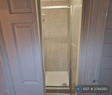 3 bedroom end of terrace house to rent - Photo 1