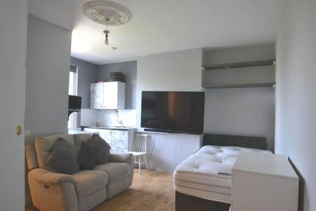 Studio to rent - Photo 2