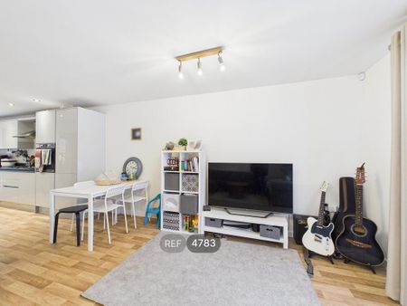 2 bedroom semi-detached house to rent - Photo 2