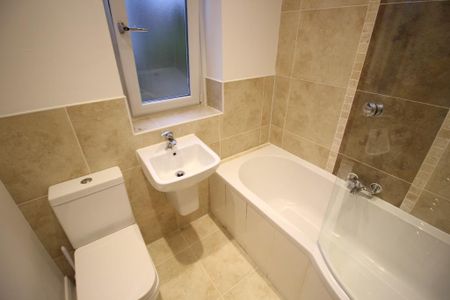 2 bedroom end of terrace house to rent - Photo 3