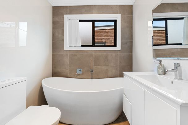 Free standing duplex - Photo 1