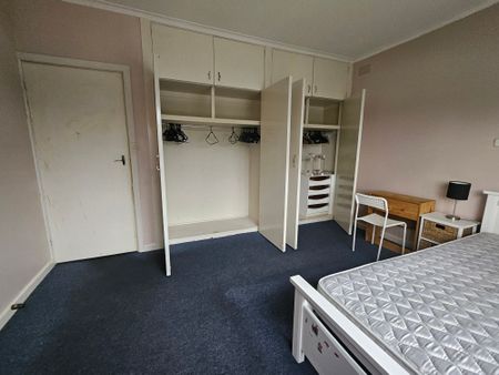 Burwood - Photo 2