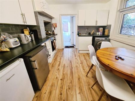 4 bedroom terraced house to rent - Photo 5