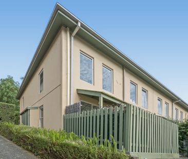 Stylish Townhouse Living in Prestigious Kew - Photo 5