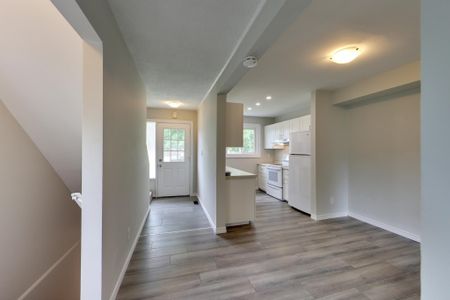 For Lease - 355 Somerset Crescent, Sarnia, Ontario - Photo 2