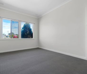 Dightful 3-bedroom house offers the perfect blend of comfort and co... - Photo 2