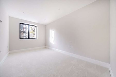An exclusive contemporary apartment in an ideal Sevenoaks location. - Photo 3