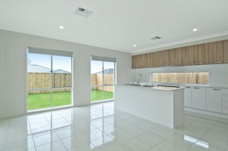 Stunning Family Home! - Photo 5