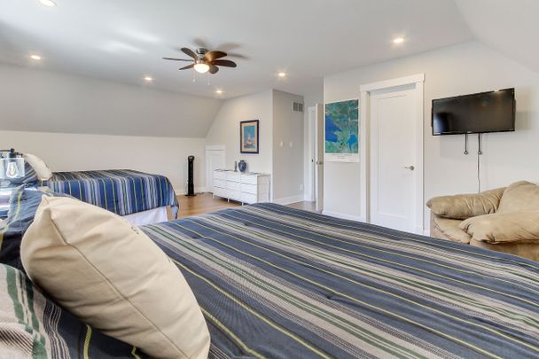 For Lease - 303 LAKE DR EAST Drive, Georgina, Ontario - Photo 1