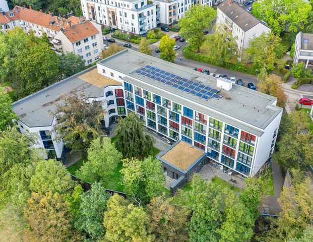 Möbliertes Zimmer in Frauen-WG in zentraler Lage für Studenten und Azubis - Photo 1