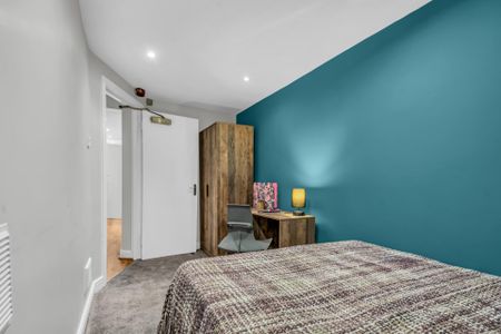 4 WINSTANLEY TERRACE Leeds - LS6 1DS - Photo 5