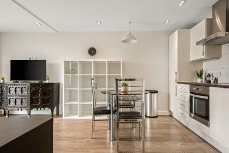 Sylvia Court - Photo 2