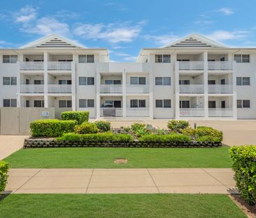 Spacious 2 Bedroom Unit in Prime West End Location – Resort-Style L... - Photo 2