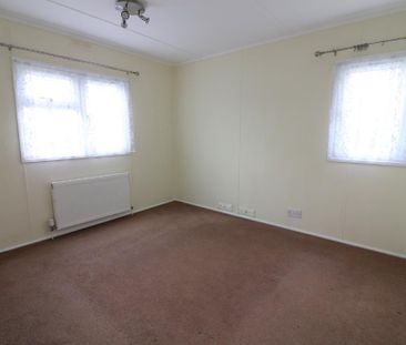 2 bedroom park home to rent - Photo 2