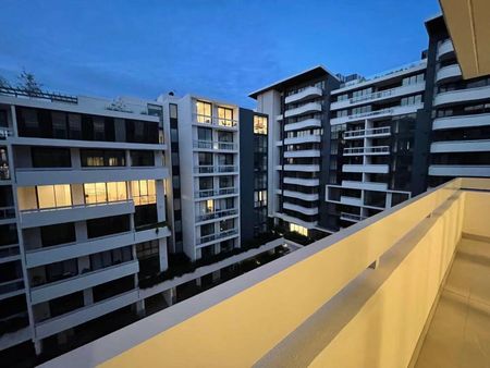 Immaculate executive apartment | Designer finishes in superb lifestyle precinct - Photo 2