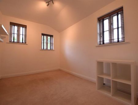 4 Bedroom Detached To Let - Photo 4