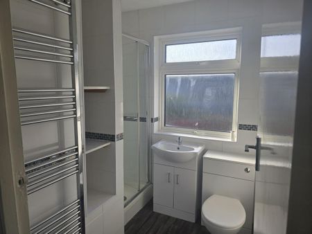 2 bedroom terraced house to rent - Photo 4