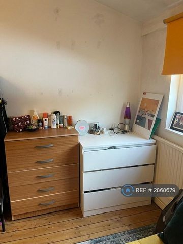 1 bedroom in a house share to rent - Photo 5