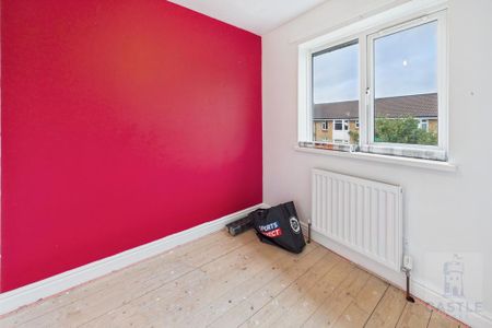 4 bedroom semi-detached house to rent - Photo 5