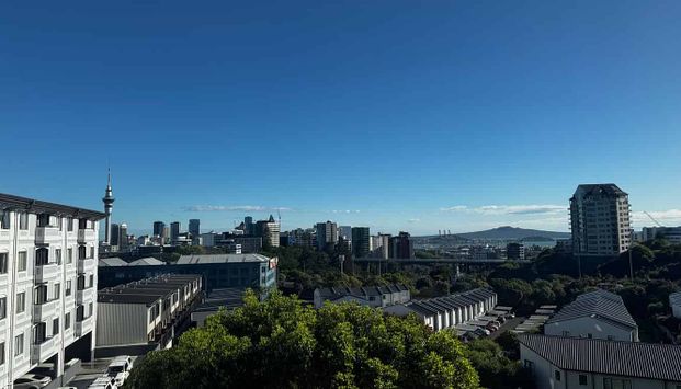 Move in ready! Amazing location with Harbour Views - Photo 1