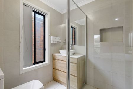 Contemporary Elegance Meets Family Comfort! - Photo 4