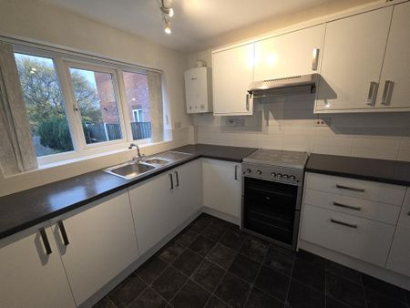 4 bedroom detached house to rent - Photo 3