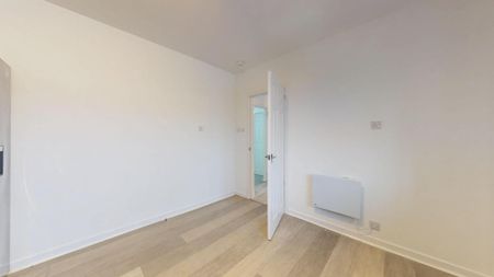3 bedroom flat to rent - Photo 5