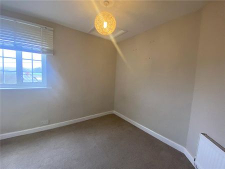 4 bedroom semi-detached house to rent - Photo 5