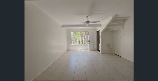 SPACIOUS TOWNHOUSE CLOSE TO BEACH - Photo 1