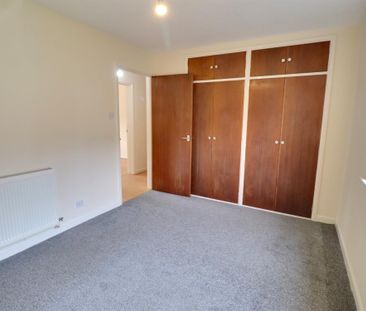 The Yews, Horndean, Waterlooville - Photo 3