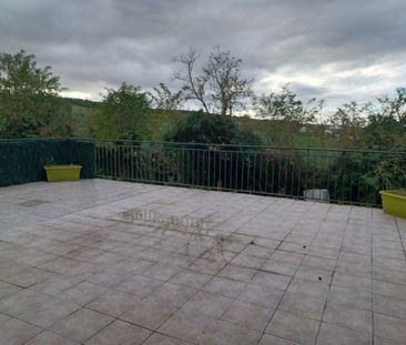 Appartement de 4 pièces de 109 m² avec terrasse, jardin et 2 places... - Photo 2