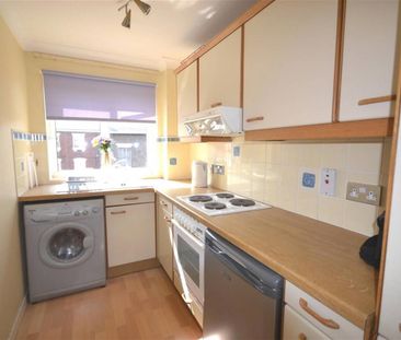 1 bedroom Flat To Let - Photo 3
