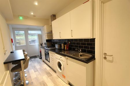 1 bed house share to rent in Every Street, Burnley, BB11 - Photo 2