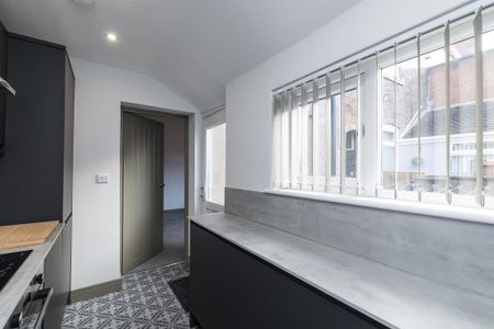 1 bedroom in a house share to rent - Photo 4