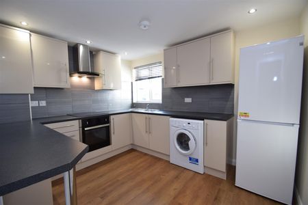 Hilliard Road, Northwood, HA6 - Photo 3