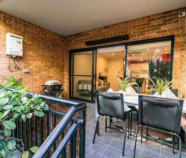 Spacious One-Bedroom Apartment in Quiet Cul-de-Sac Location - Photo 4